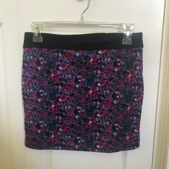 Floral Mini Skirt - Picture 2 of 3